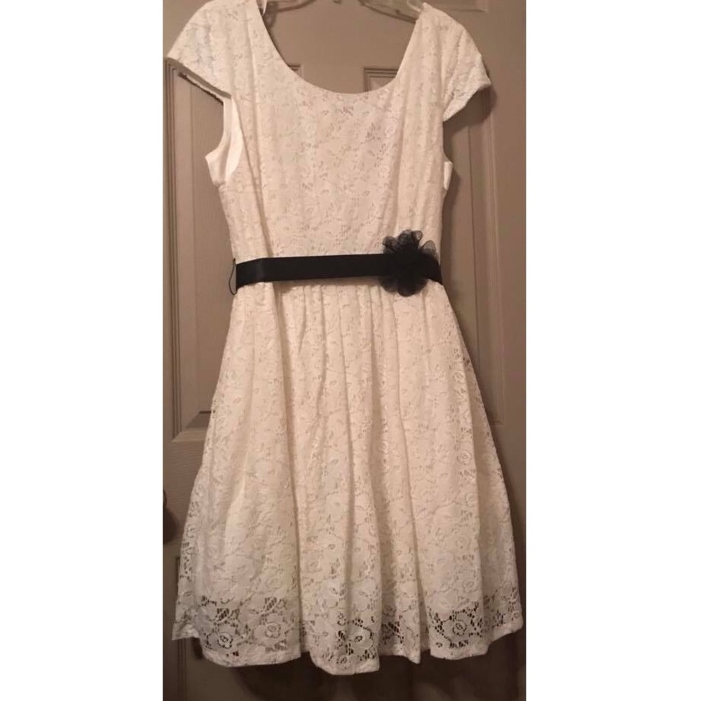 White lace dress with black flower band